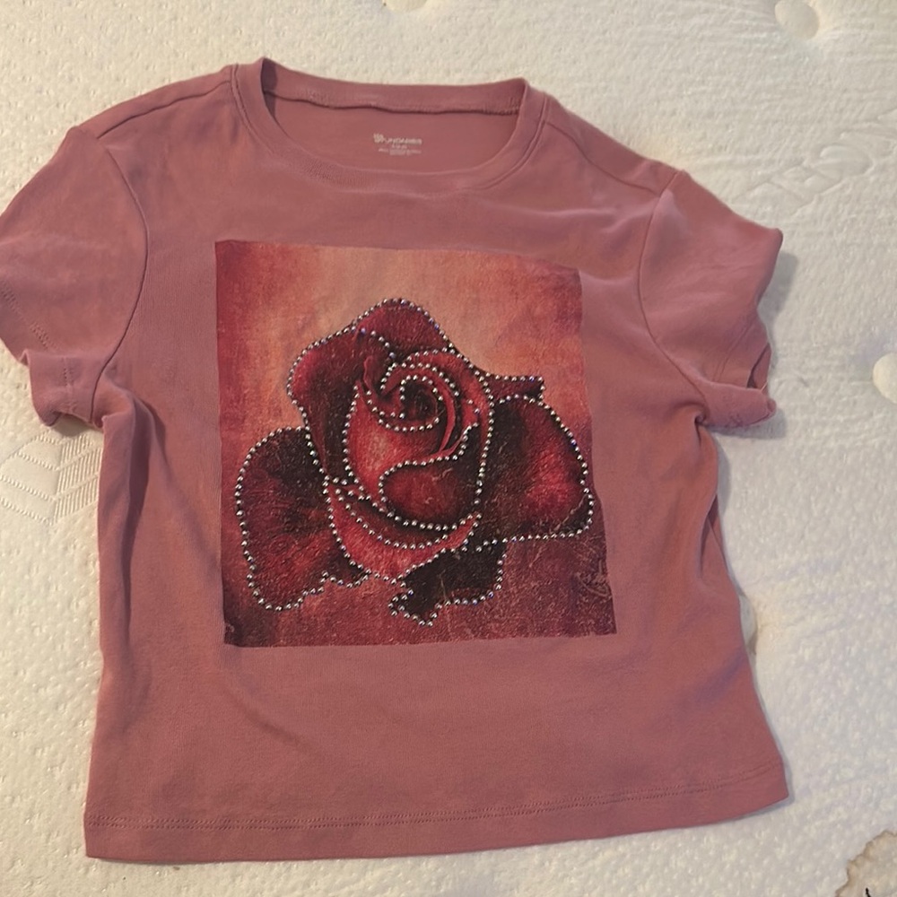 No Boundaries Mauve Tee with Rose Graphic